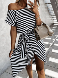 <tc>Pásikavé letné šaty Chloie čierno-biele</tc>